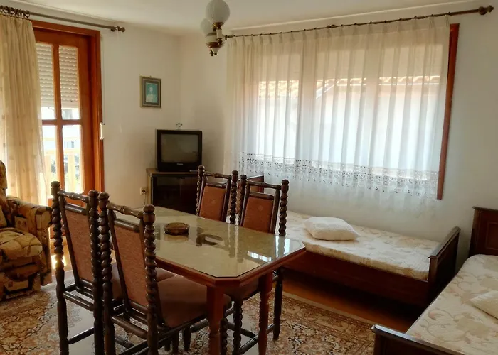 Marchela Νεσέμπαρ